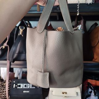 Bucket hand bag with lock and key