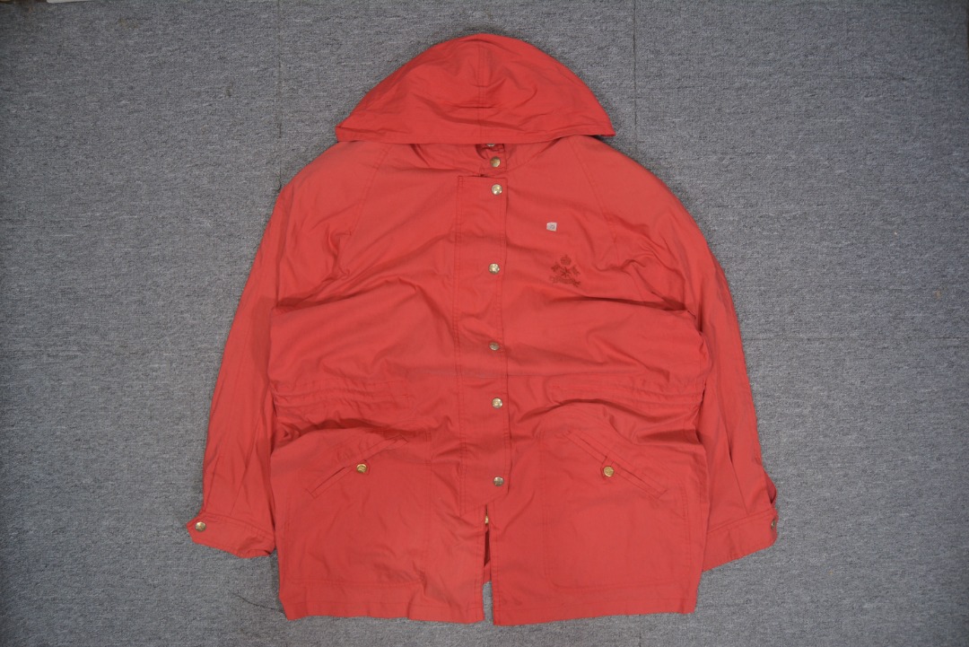 Burberry coat, Luxury, Apparel on Carousell