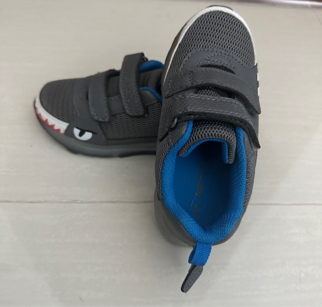 Carters walking shoes store