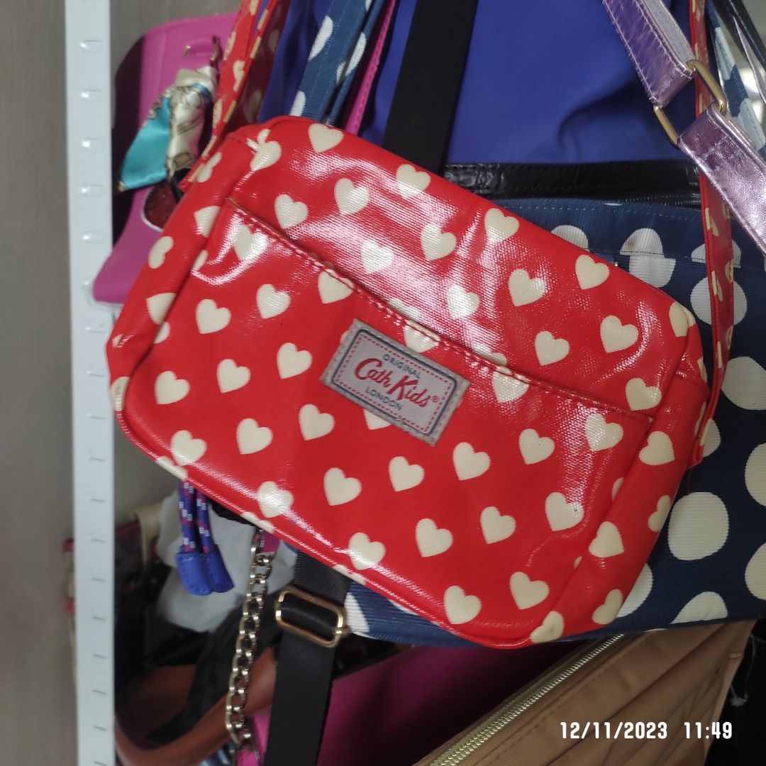 Cath Kidston Small xbody bag (Category: Luxury Bags & Wallets) located in Davao. Submitted by jenpolinar (Listing ID 1266426612, Image 1). Description: authentic Cath Kidston sf will be shouldered by buyer.