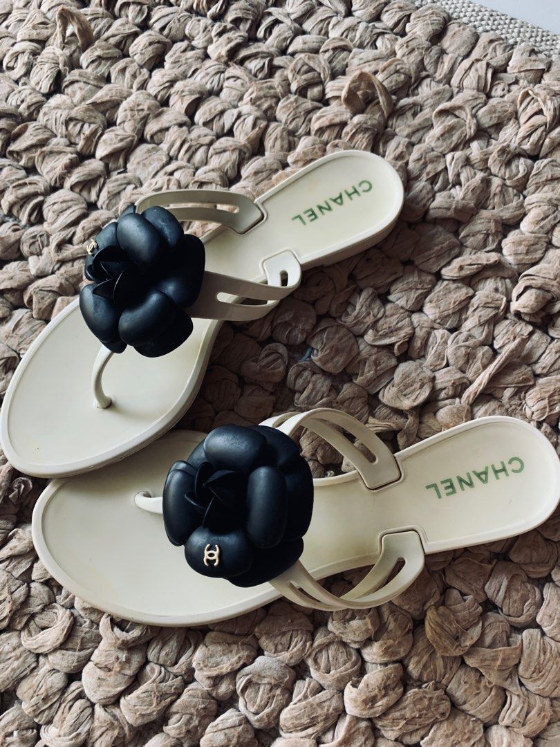 Chanel best sale jelly slippers