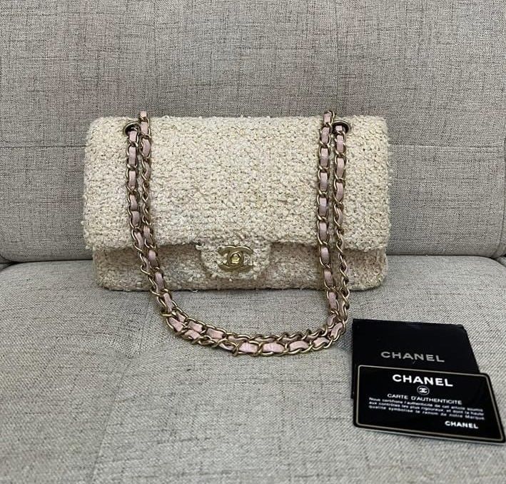 Chanel 19 Tweed flap bag, Luxury, Bags & Wallets on Carousell