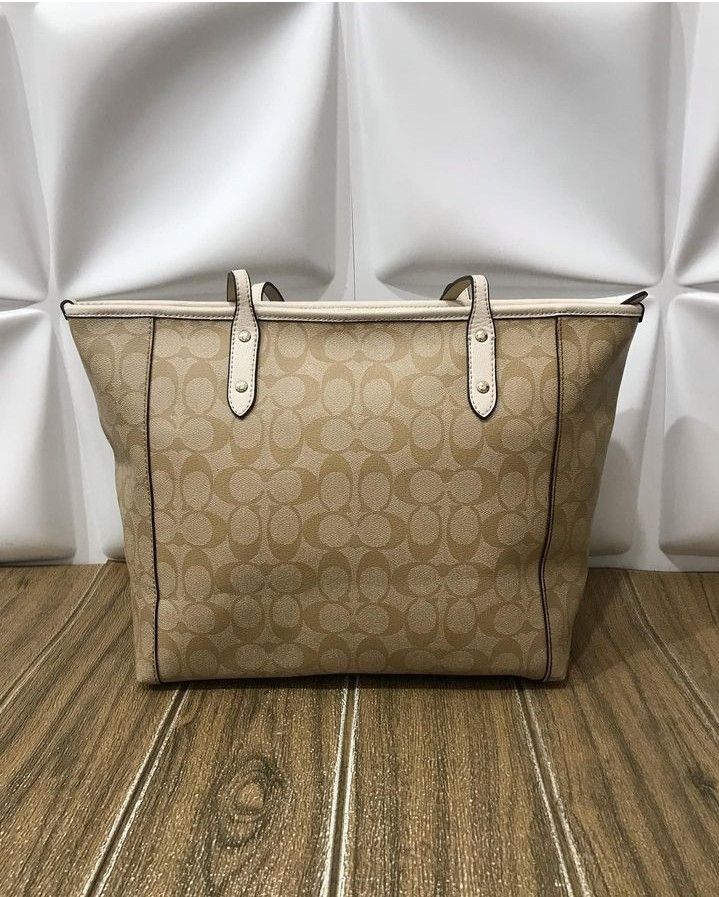 Coach made in Vietnam, Fesyen Wanita, Tas & Dompet di Carousell