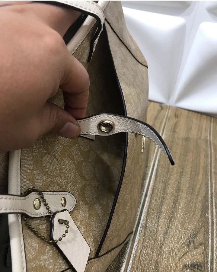 Coach made in Vietnam, Fesyen Wanita, Tas & Dompet di Carousell