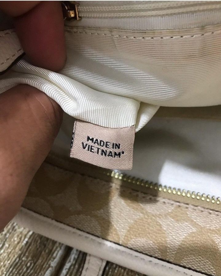 Coach made in Vietnam, Fesyen Wanita, Tas & Dompet di Carousell