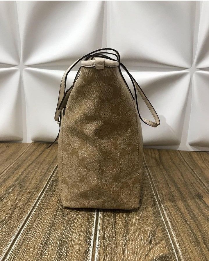 Coach made in Vietnam, Fesyen Wanita, Tas & Dompet di Carousell