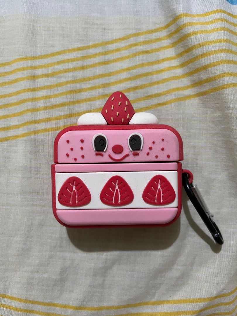Cute Strawberry Cake Airpods Pro Case (Category: Cases & Sleeves) located in Calamba. Submitted by katsu_warehouse (Listing ID 1266378105, Image 1). Description: Fits airpods pro No issues! Rfs: Airpods broke 💀 MOD: lalamove/flash MOP: bank transfer (landbank only) .
