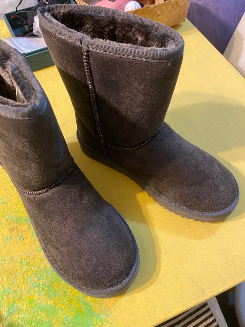 Fur lined grey on sale boots