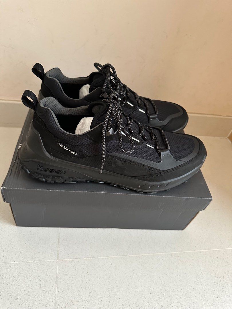 Who sells deals ecco shoes