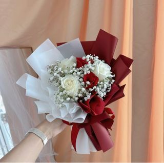 [flash sale] Fresh 6 stalks red and white roses with baby’s breath | rose bouquet | birthday day flower bouquet | anniversary flower bouquet