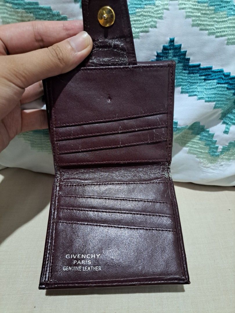 GIVENCHY WALLET (Category: Luxury Bags & Wallets) located in San Juan City. Submitted by cheesecakee09 (Listing ID 1266387586, Image 2). Description: .
