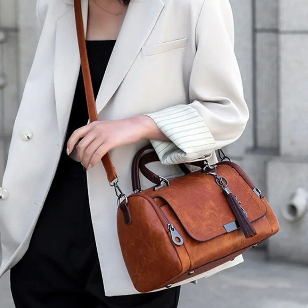 Removable strap clearance bag