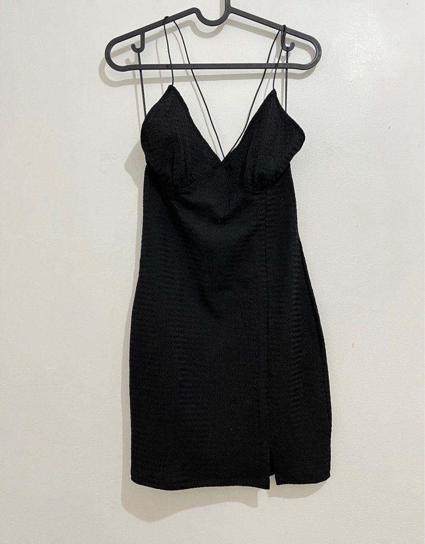h&m backless dress (Category: Dresses) located in Mandaluyong City. Submitted by declutterwitheway (Listing ID 1266340905, Image 1). Description: h&m backless black dress bought at P699, selling for 350 used once for photo taking only :( pls dm for when worn Fits S-M, flattering on the body and looks good in person (fabric also shown in the photo).