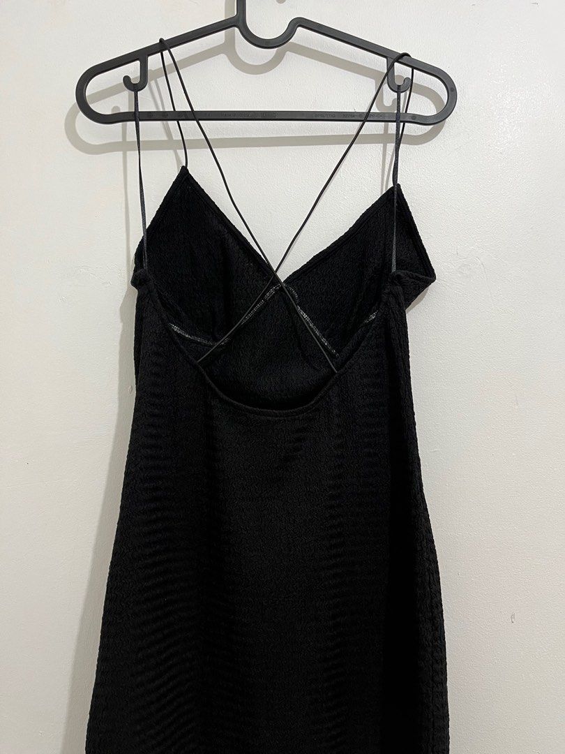 h&m backless dress (Category: Dresses) located in Mandaluyong City. Submitted by declutterwitheway (Listing ID 1266340905, Image 2). Description: h&m backless black dress bought at P699, selling for 350 used once for photo taking only :( pls dm for when worn Fits S-M, flattering on the body and looks good in person (fabric also shown in the photo).