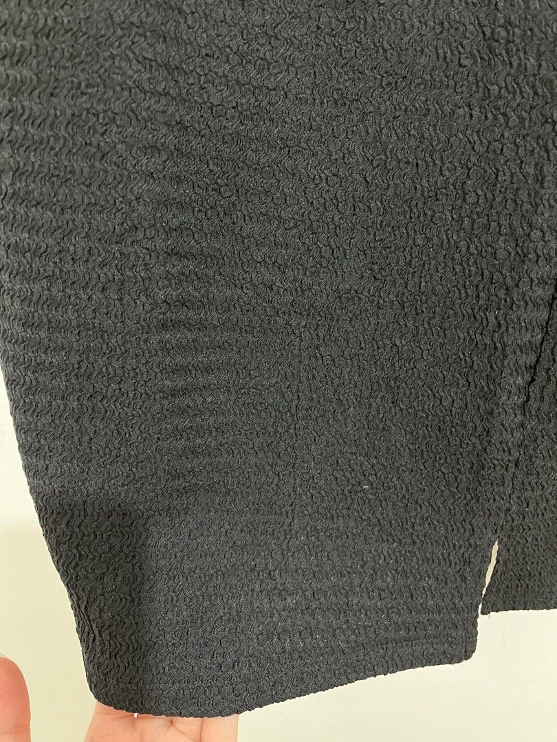h&m backless dress (Category: Dresses) located in Mandaluyong City. Submitted by declutterwitheway (Listing ID 1266340905, Image 3). Description: h&m backless black dress bought at P699, selling for 350 used once for photo taking only :( pls dm for when worn Fits S-M, flattering on the body and looks good in person (fabric also shown in the photo).
