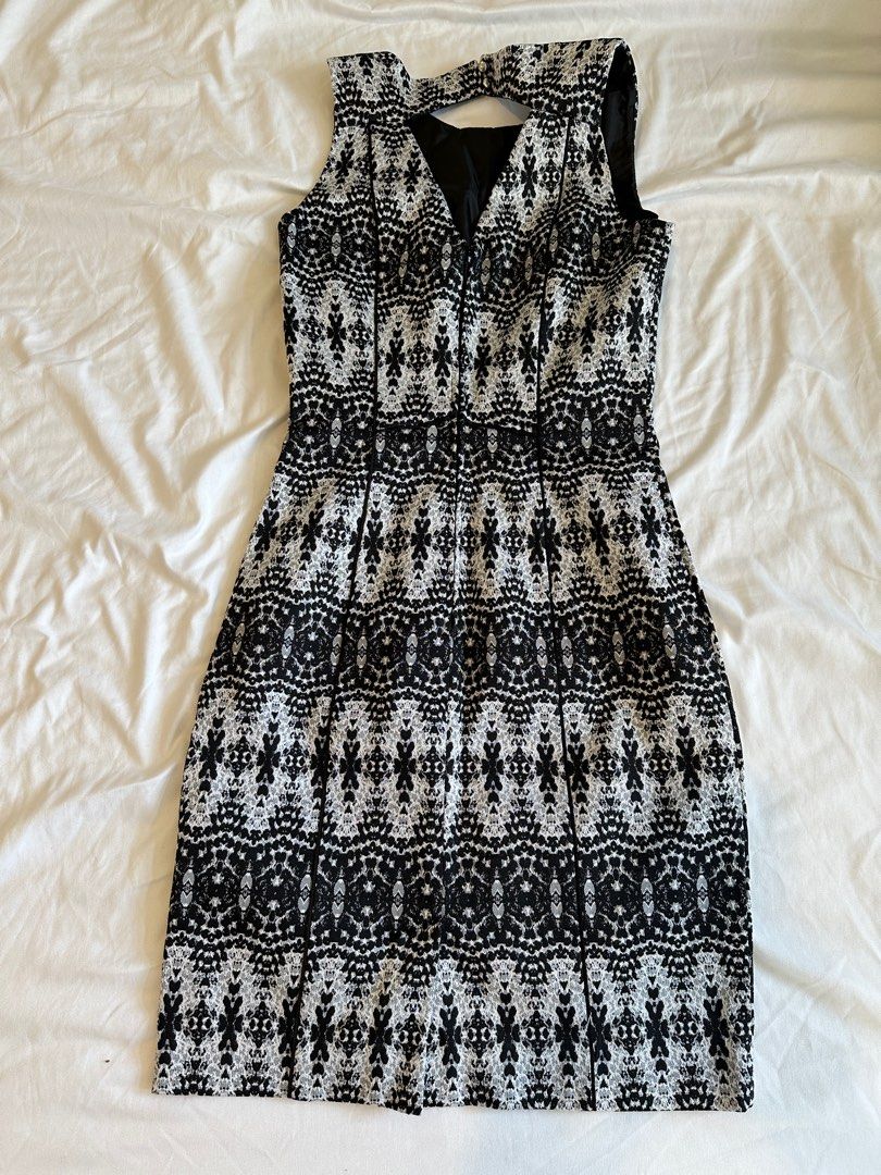 H&M Corporate Midi Dress (Category: Dresses) located in Quezon City. Submitted by kdia.21 (Listing ID 1266430381, Image 2). Description: XS TO S.