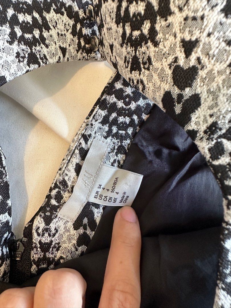 H&M Corporate Midi Dress (Category: Dresses) located in Quezon City. Submitted by kdia.21 (Listing ID 1266430381, Image 3). Description: XS TO S.