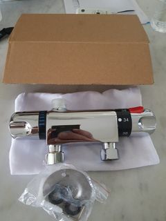 Hot and cold water mixer for shower