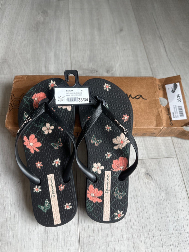 Oasis flower flip flops sales