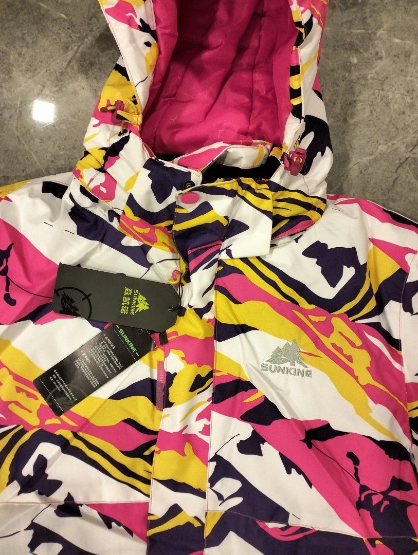 Jacket (Category: Coats, Jackets and Outerwear) located in Singapore. Submitted by polka_dot (Listing ID 1266417701, Image 3). Description: .