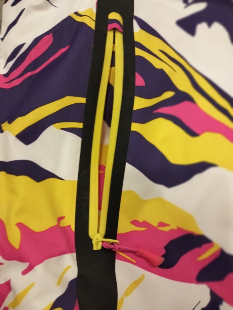 Jacket (Category: Coats, Jackets and Outerwear) located in Singapore. Submitted by polka_dot (Listing ID 1266417701, Image 6). Description: .