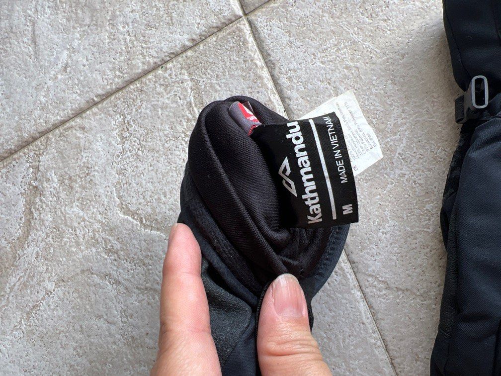 Kathmandu kids ski gloves M, Women's Fashion, Watches & Accessories