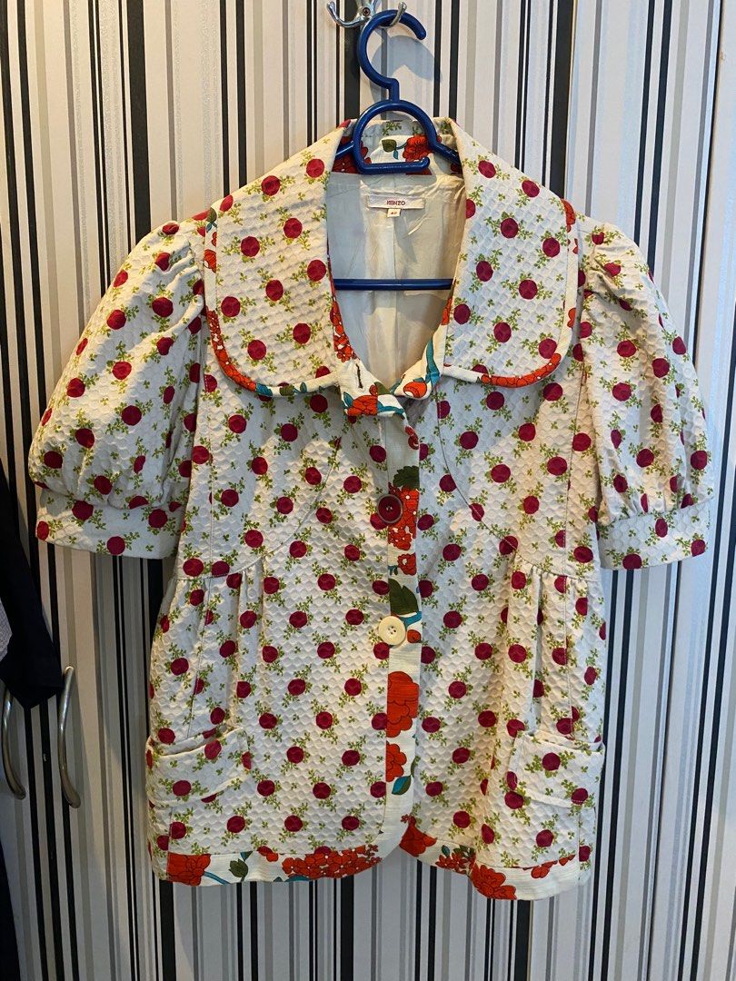 Kenzo printed blazer US 2-6 (Category: Luxury Apparel) located in Paranaque City. Submitted by ltdec (Listing ID 1266300346, Image 1). Description: Unique design, In VG condition. Clean and ready to use. Best fit size US 2-6 (small-medium).