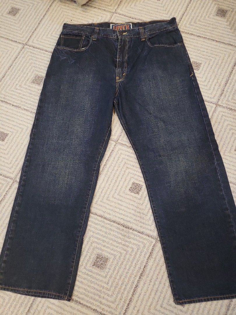 Levis hotsell 569 jeans