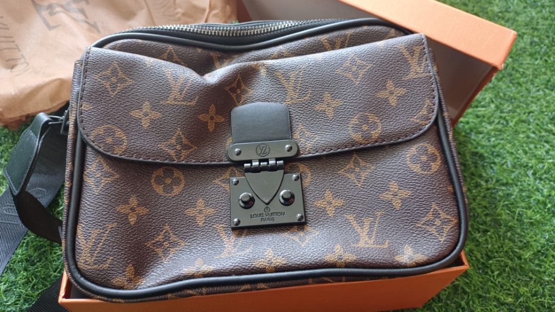 Louis Vuitton S Lock Messenger, Men's Fashion, Bags, Sling Bags on Carousell