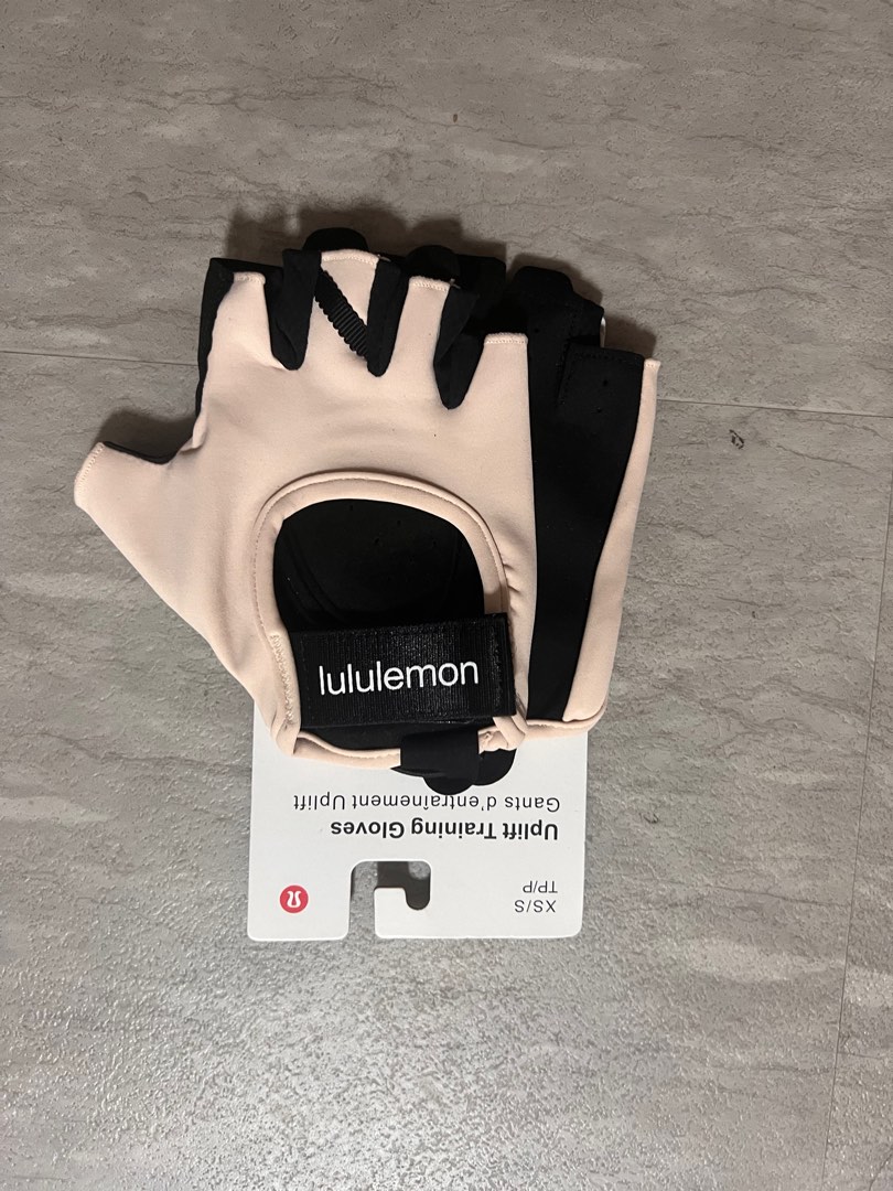 lululemon uplift training gloves, Women's Fashion, Activewear on Carousell