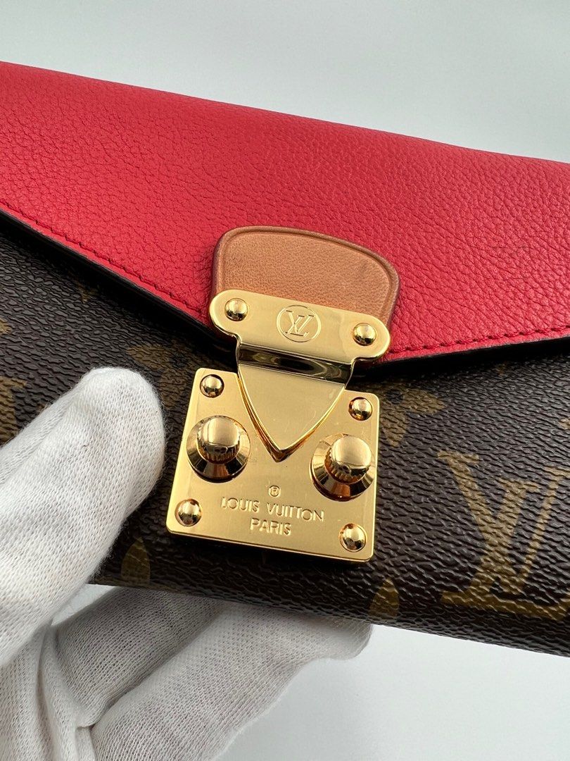 LV Wallet (Category: Luxury Bags & Wallets) located in Tarlac. Submitted by mysecretbliss (Listing ID 1266277365, Image 3). Description: AUTHENTIC, lightly used. personal wallet, you can attach chain to make it a WOC. RFS: decluttering.