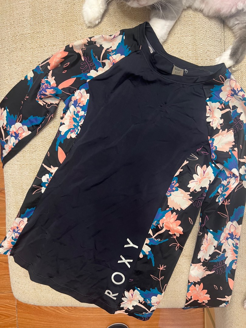 [M] Roxy Rashguard, Women's Fashion, Swimwear, Rash guard on Carousell