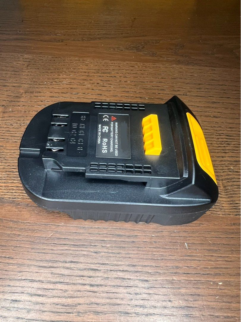 Makita to Dewalt Battery adapter. Convert your Makita battery to