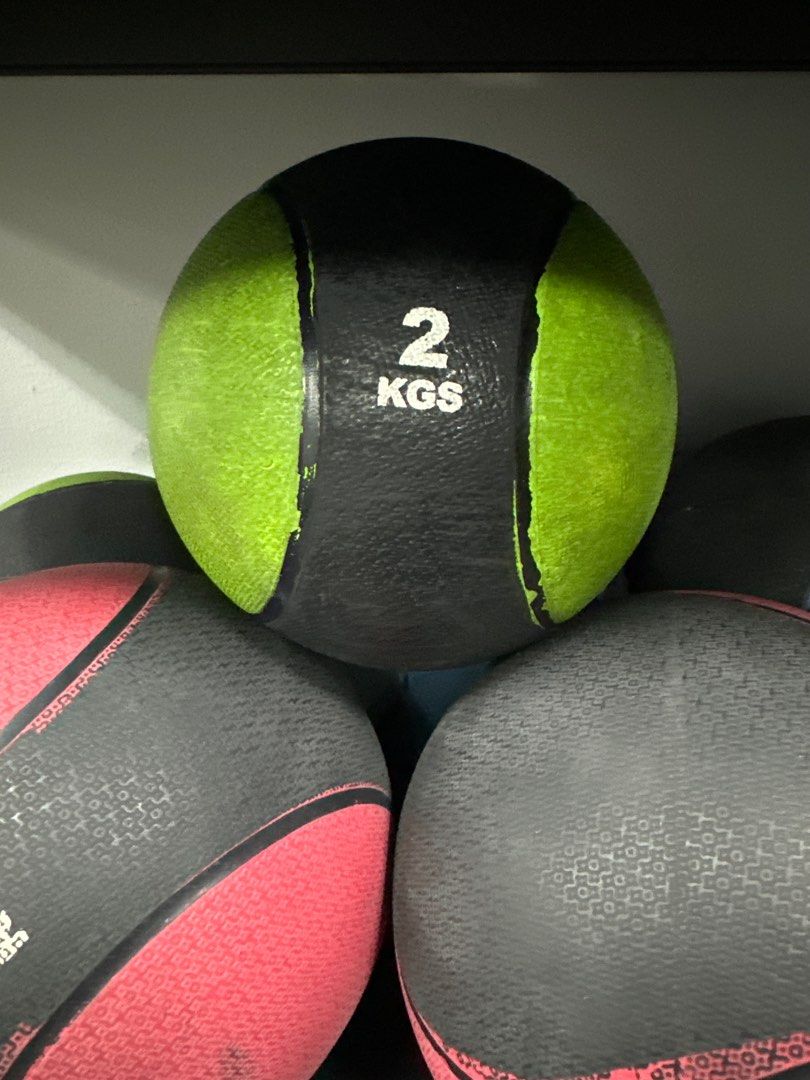 Medicine Ball 2kg to 6kg, Sports Equipment, Exercise & Fitness, Weights