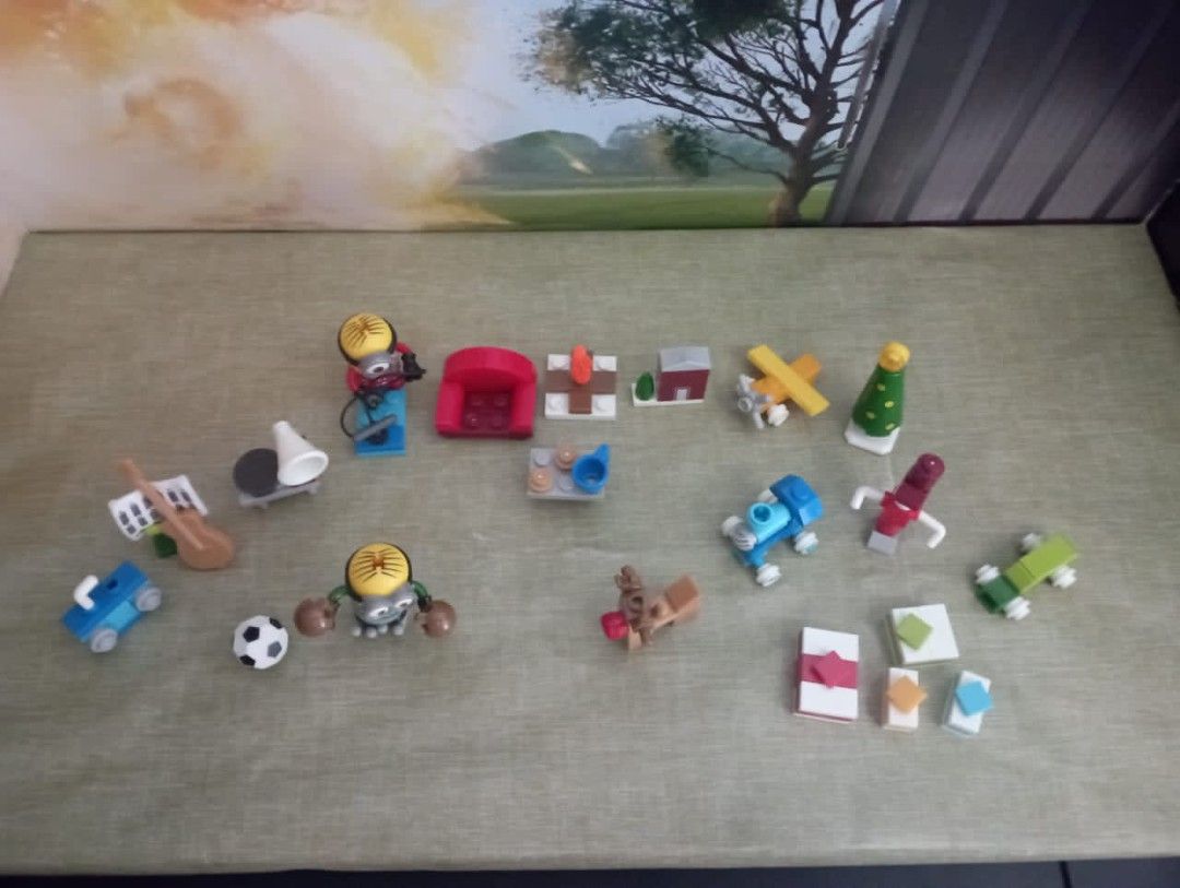 mega-construx-despicable-me-advent-calendar-2017-hobbies-toys-toys