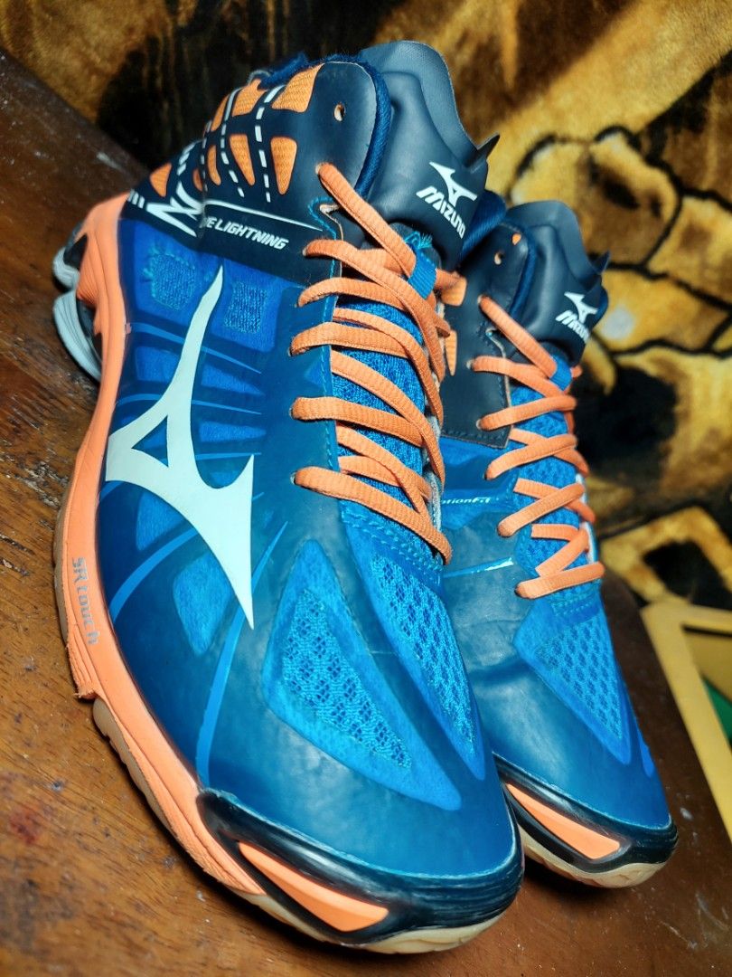 Mizuno wave 2025 lightning z mid