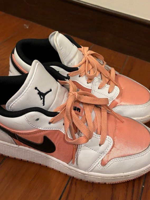 Nike Air Jordan 1 Low GS 白粉橘黑23.5cm, 她的時尚, 鞋, 運動鞋在