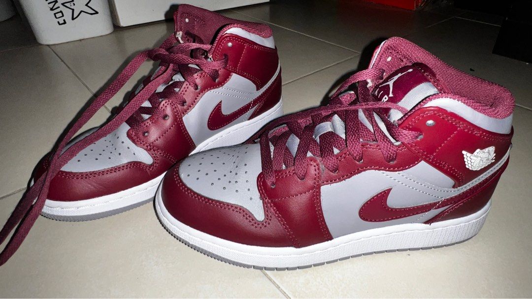 Air jordan 1 mid team red deals gym red  and  white