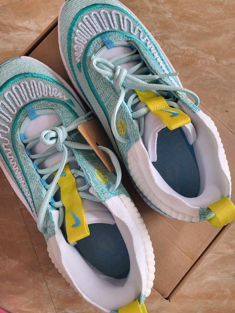 Nike Cosmic Unity 3 Jade Ice colorway (Category: Sneakers) located in Paranaque City. Submitted by chtlyco (Listing ID 1266333460, Image 2). Description: Brand New Authentic Nike Cosmic Unity 3 Jade Ice Size 9.5 mens (11 womens) Original price: 8,395 My price: 6,000 only Better Living Parañaque City location Can do meet up or shipping.