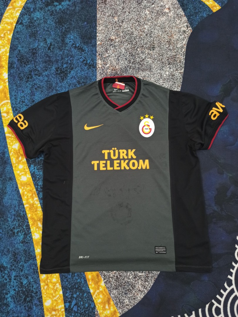 Nike Galatasaray Jersey, Men's Fashion, Activewear on Carousell