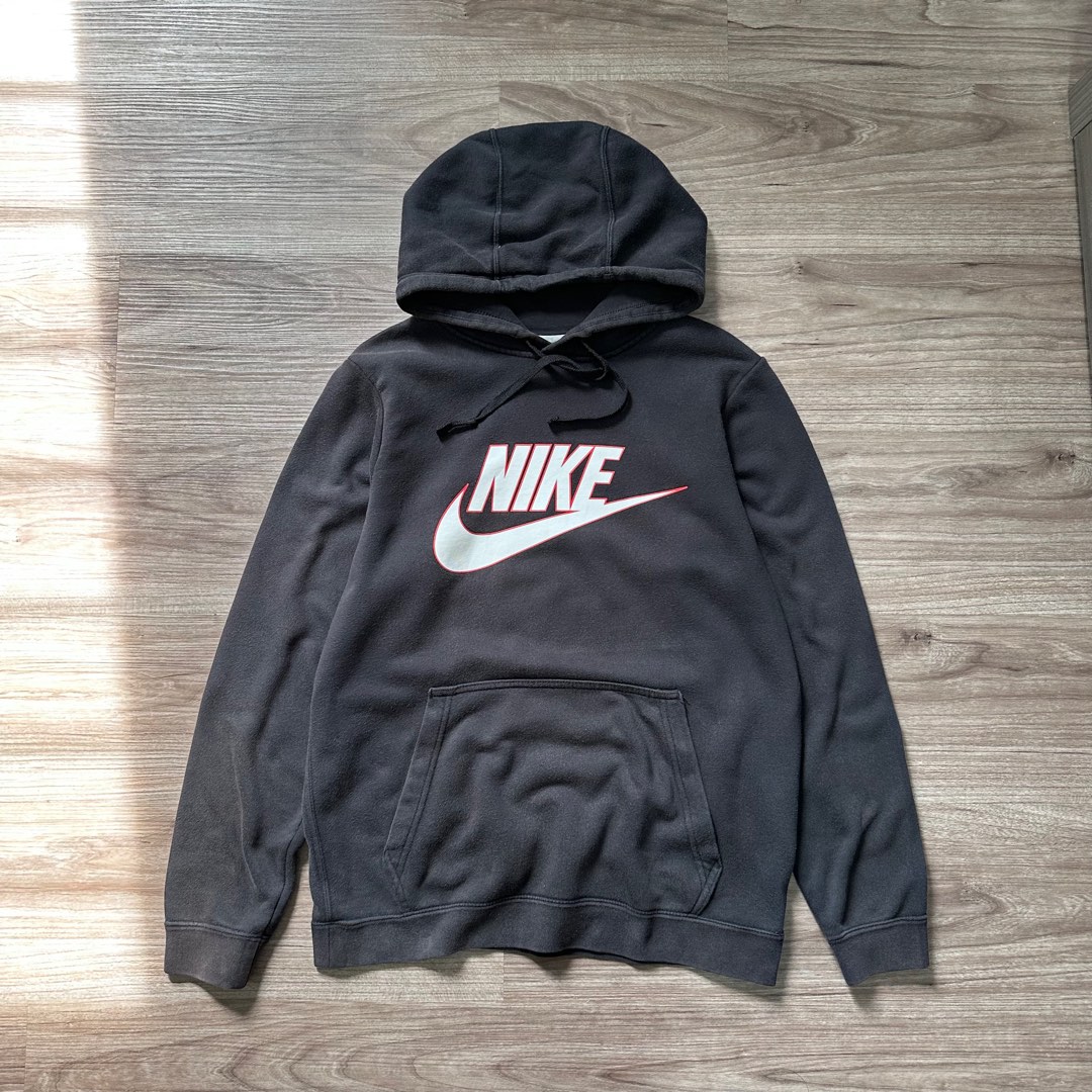 Nike Spellout, Men's Fashion, Activewear on Carousell