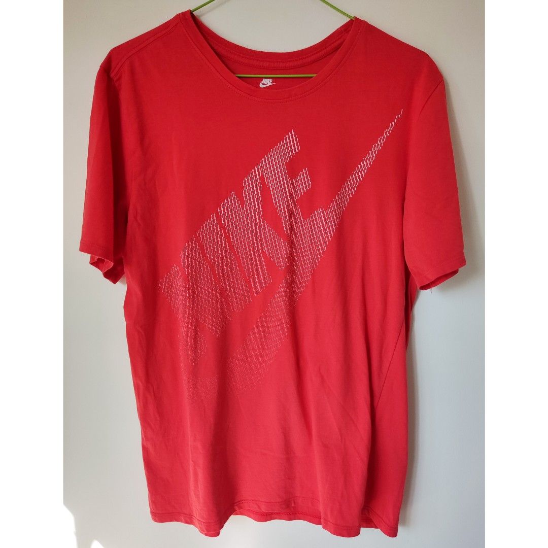 Red nike hotsell top womens