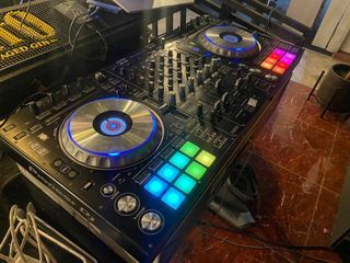 Pioneer DDJ SZ2 4-channel DJ Controller for Serato DJ