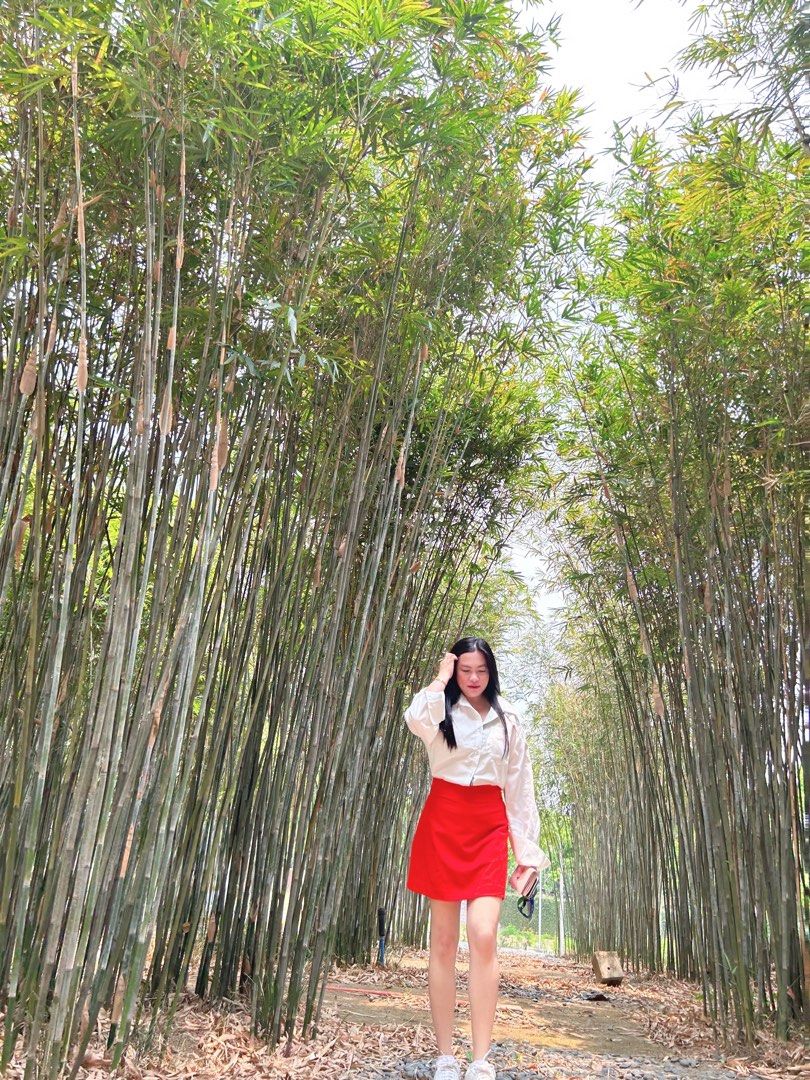 Plains & prints white long sleeves (Category: Longsleeves) located in Manila. Submitted by _junooo (Listing ID 1266313864, Image 3). Description: Rfs - decluttering Too big for me..