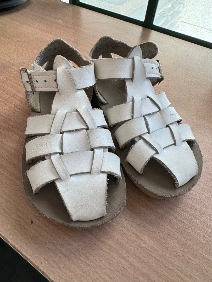 Saltwater sandals size 9 on sale