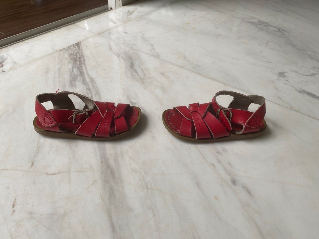 Red sandals outlet size 6