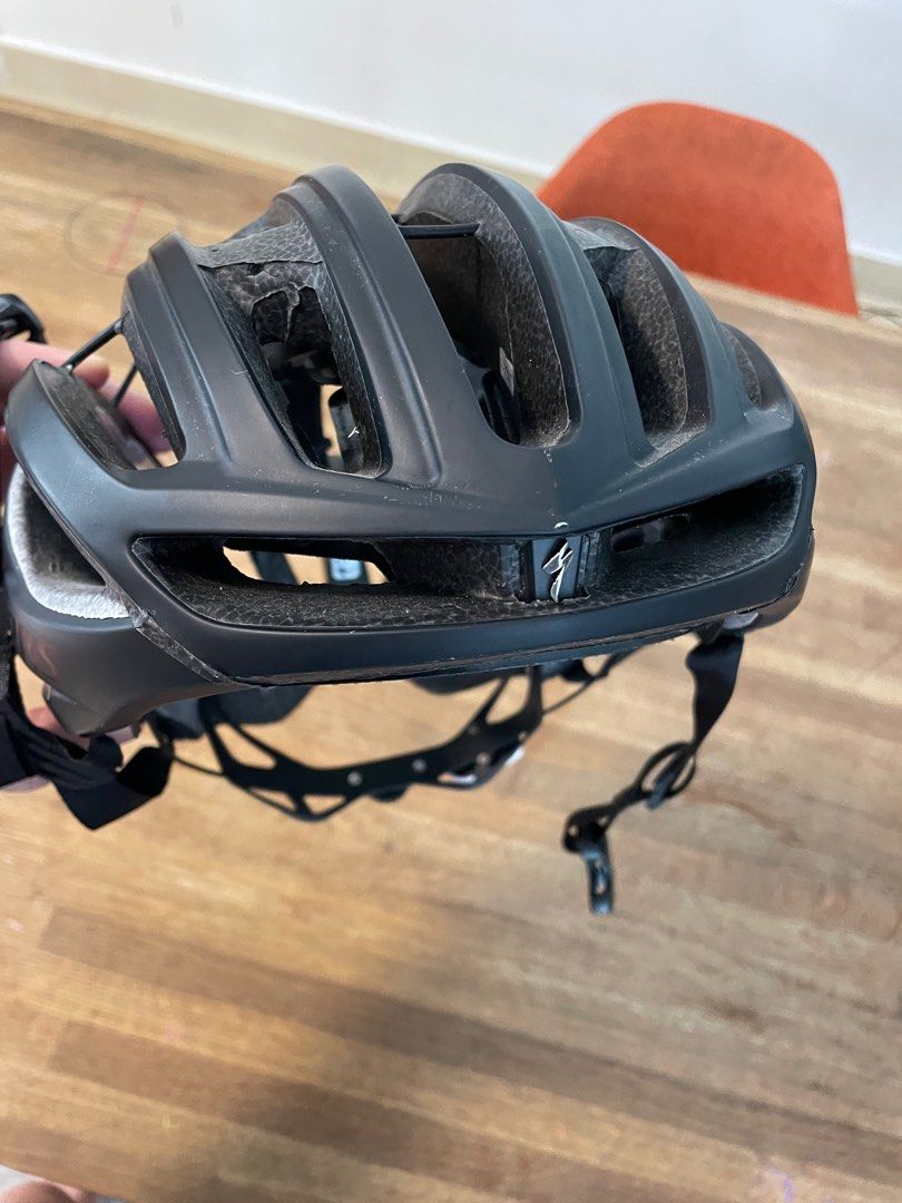 Specialized S works prevail 2 (Category: Parts & Accessories) located in Singapore. Submitted by thetakedown (Listing ID 1266401665, Image 2). Description: Like new Worn once or twice MIPS Size Small .