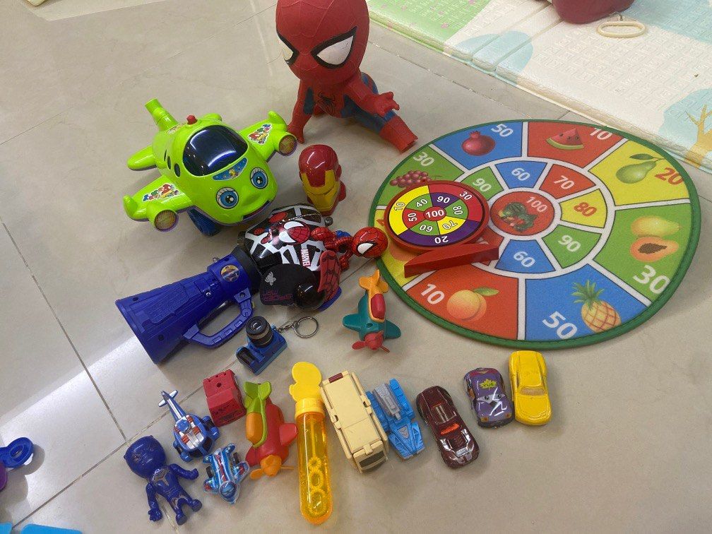 Spiderman top aeroplane toy