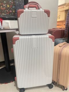 Travel luggage set