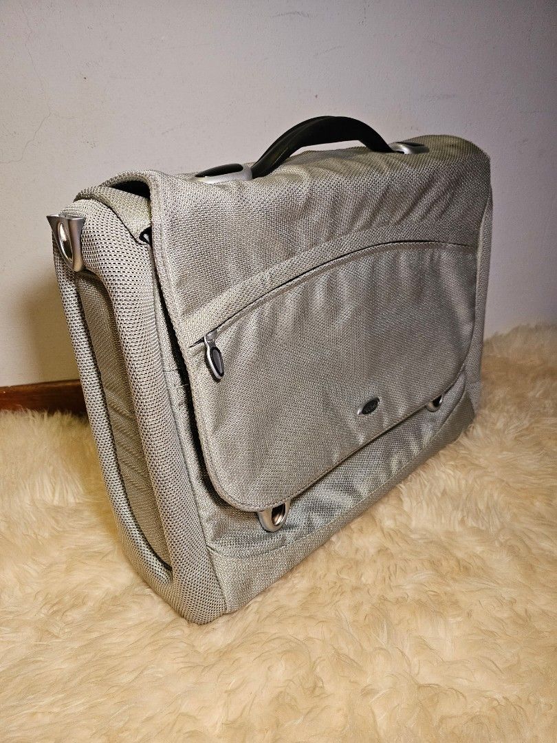 Tumi ballistic nylon deals messenger bag